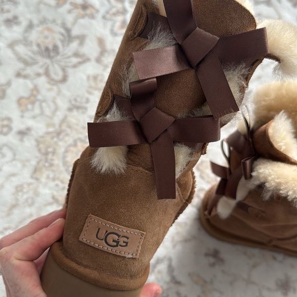 UGG Bailey Bow Boots Brown Women’s Size 9 Faux Fur Lined Chestnut Double Bow - Picture 11 of 16